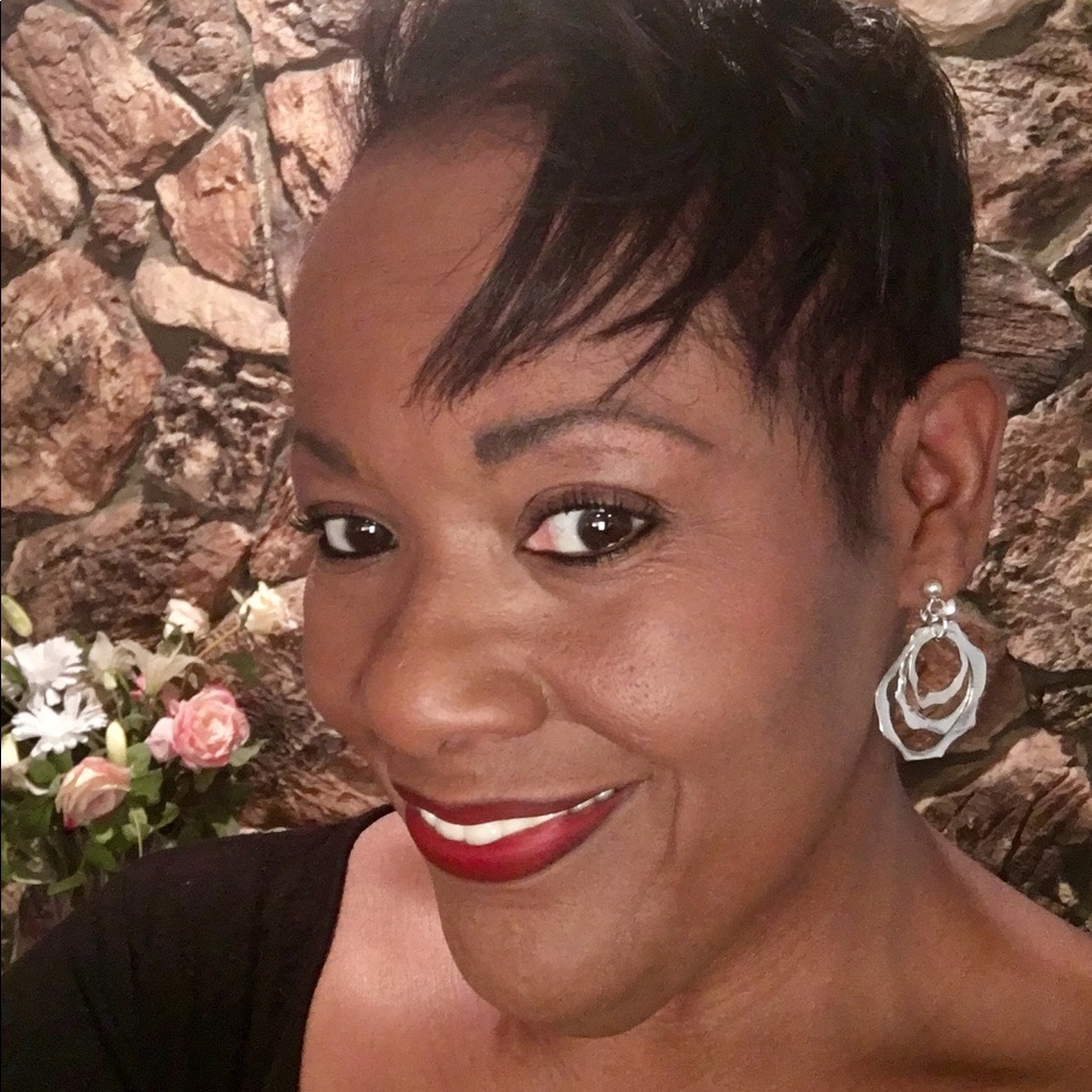 Meet your Posher, Yvonne